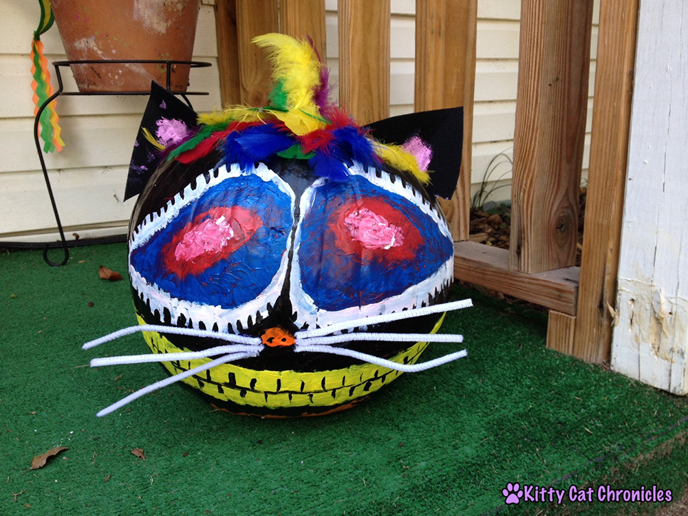 Halloween DIY Project: Painted Cat Pumpkins - Cheshire cat pumpkin