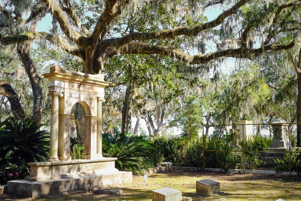 Adventure Cat Travel Guide: Savannah, GA - Bonaventure Cemetery